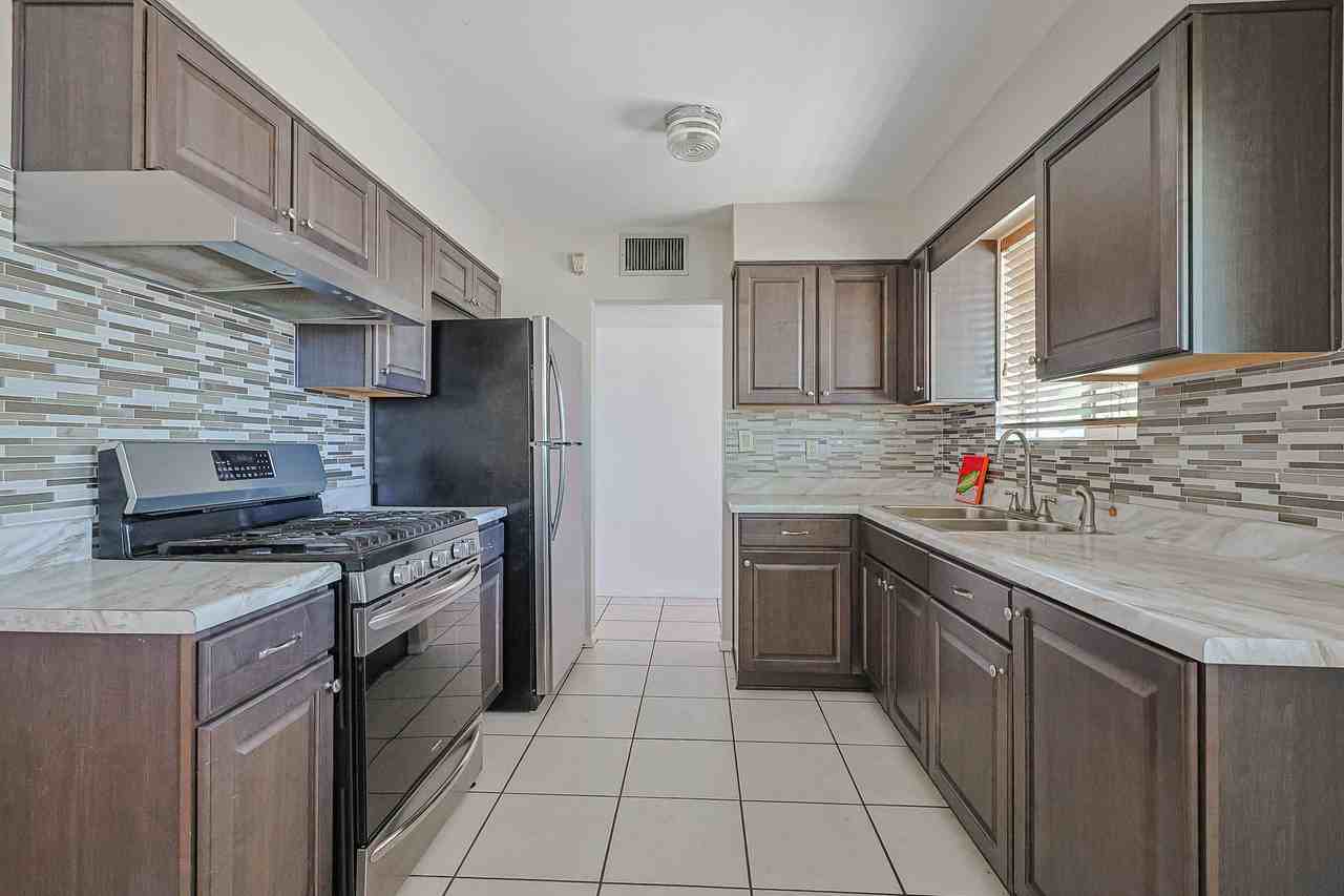 2114 W Myrtle Ave - Photo 4 of 27