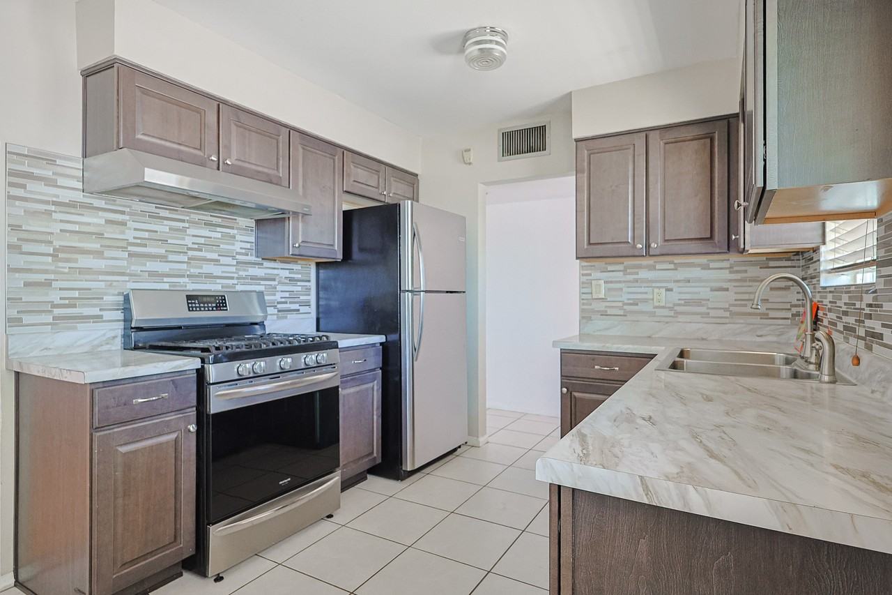 2114 W Myrtle Ave - Photo 5 of 27