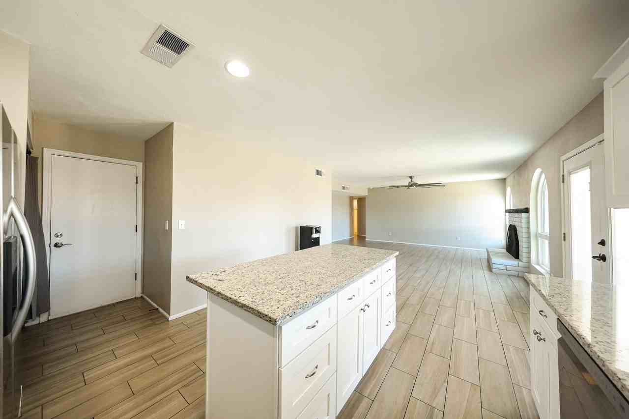 10627 S 44th St - Photo 2 of 27