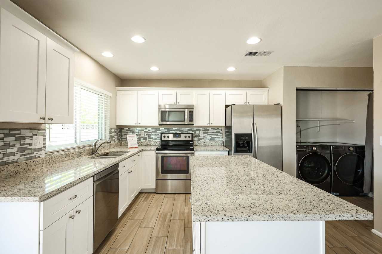 10627 S 44th St - Photo 3 of 27