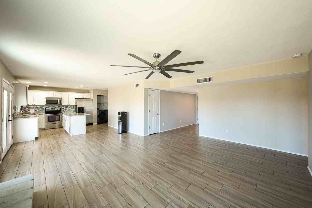 10627 S 44th St - Photo 4 of 27