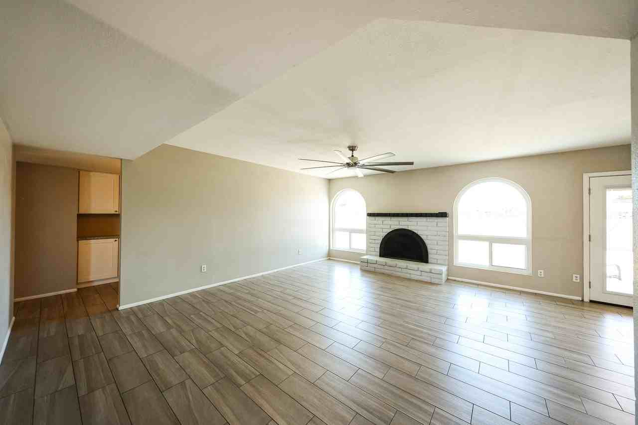 10627 S 44th St - Photo 5 of 27