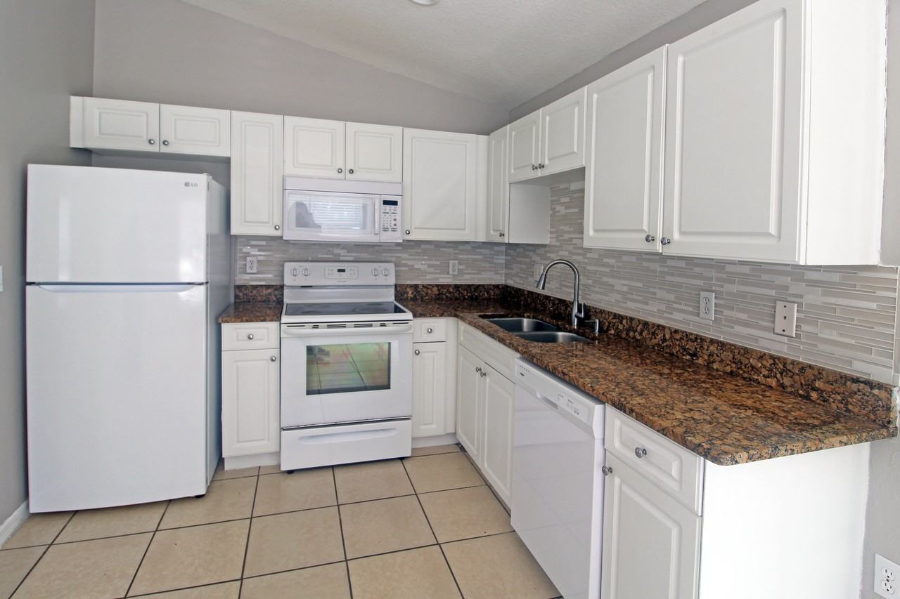 5445 Altoona St - Photo 2 of 10