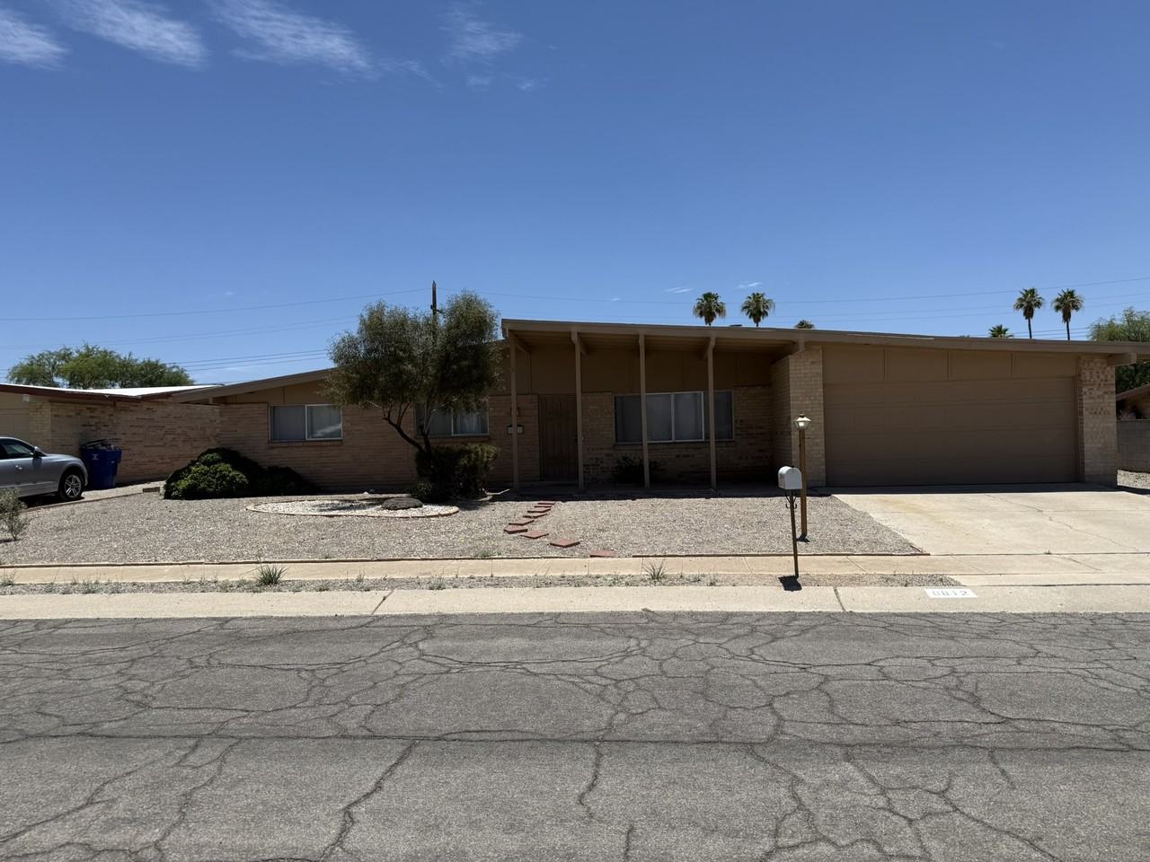 8812 E Shiloh Pl