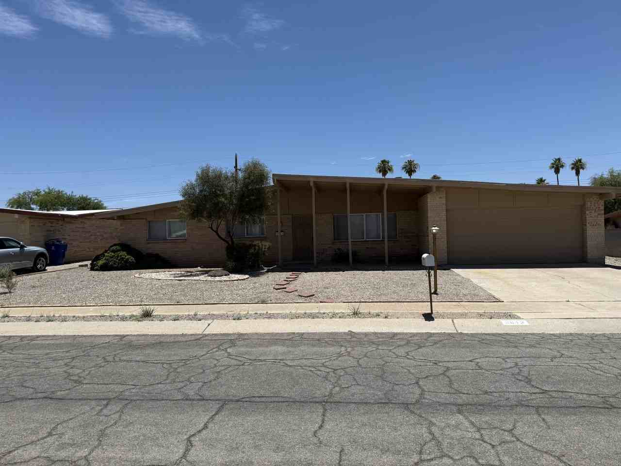 8812 E Shiloh Pl - Photo 2 of 41