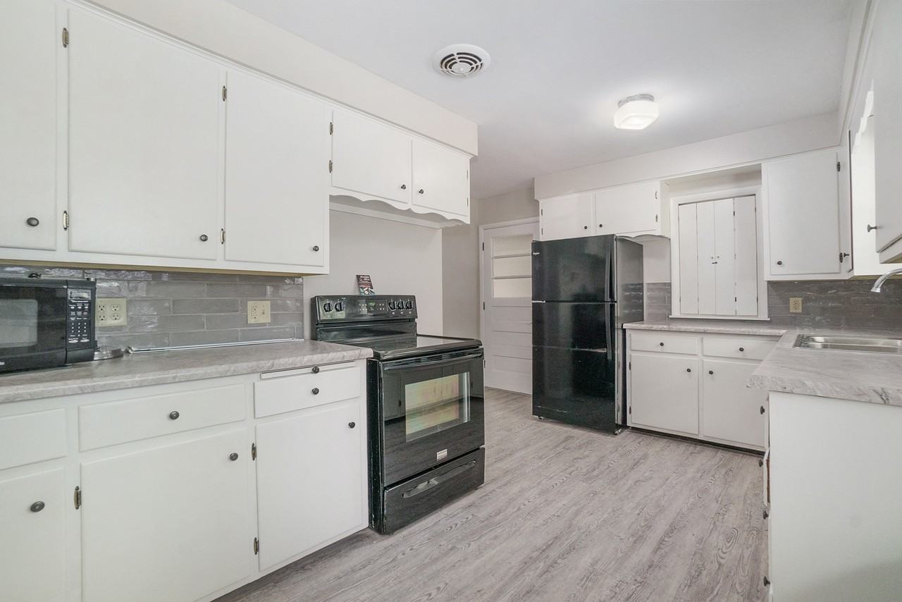3304 Grace Rd - Photo 4 of 20