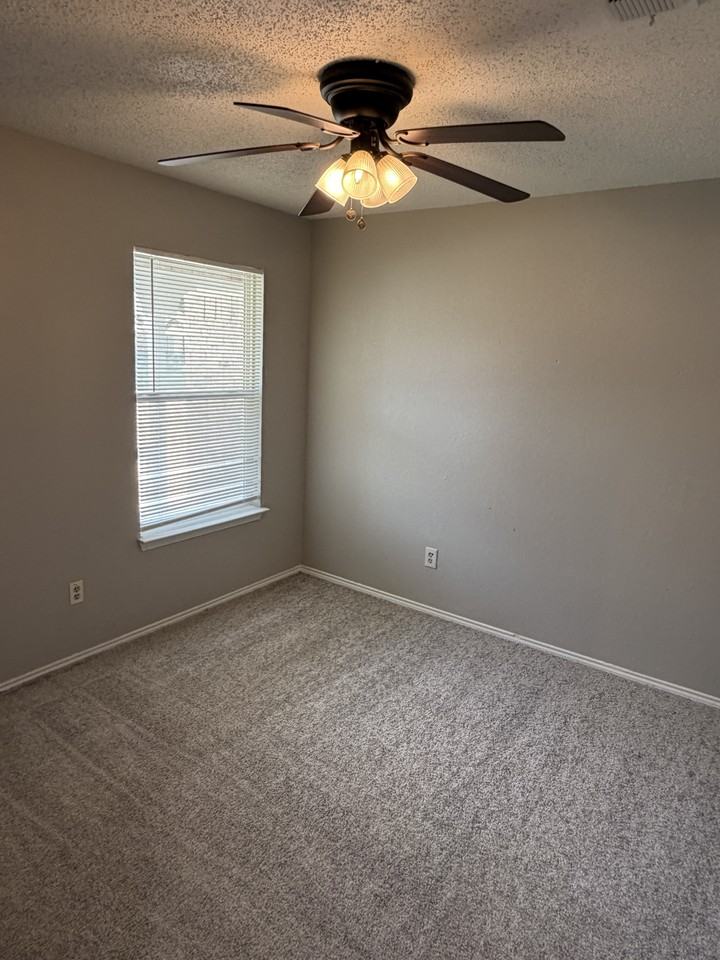 312 Juniper Dr - Photo 5 of 17