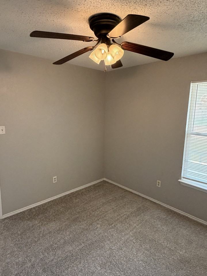 312 Juniper Dr - Photo 6 of 17