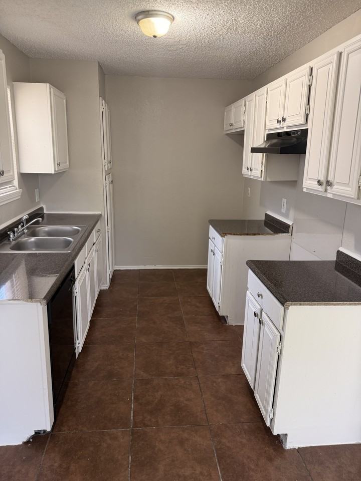 312 Juniper Dr - Photo 7 of 17
