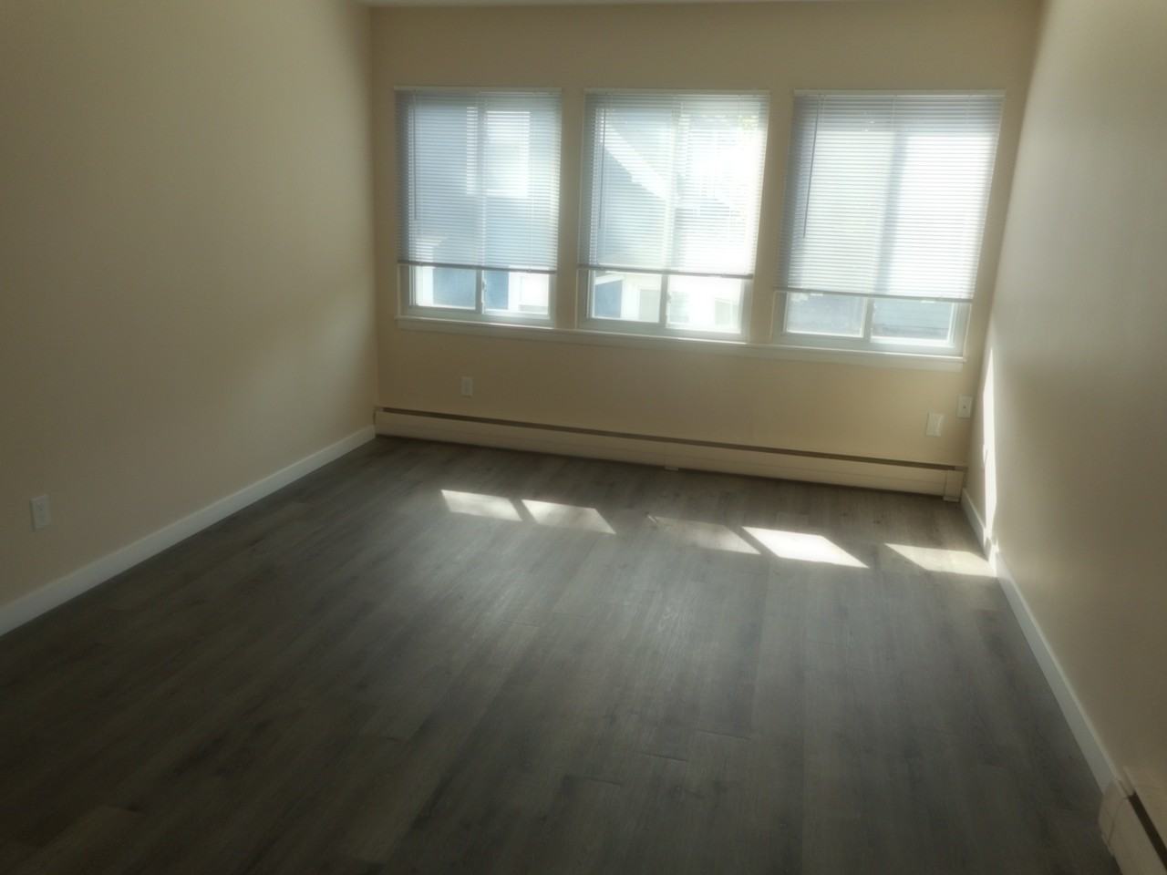 725 Wayzata Blvd E - Photo 2 of 6