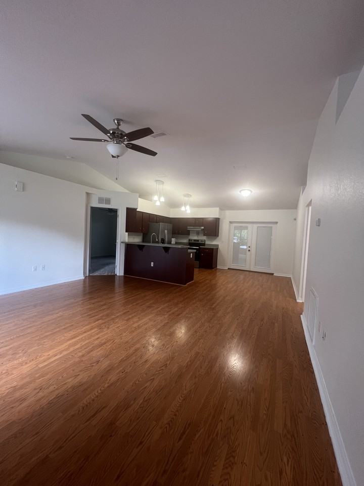212 E Vermont Ave - Photo 3 of 21