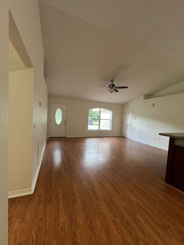 212 E Vermont Ave - Photo 4 of 21