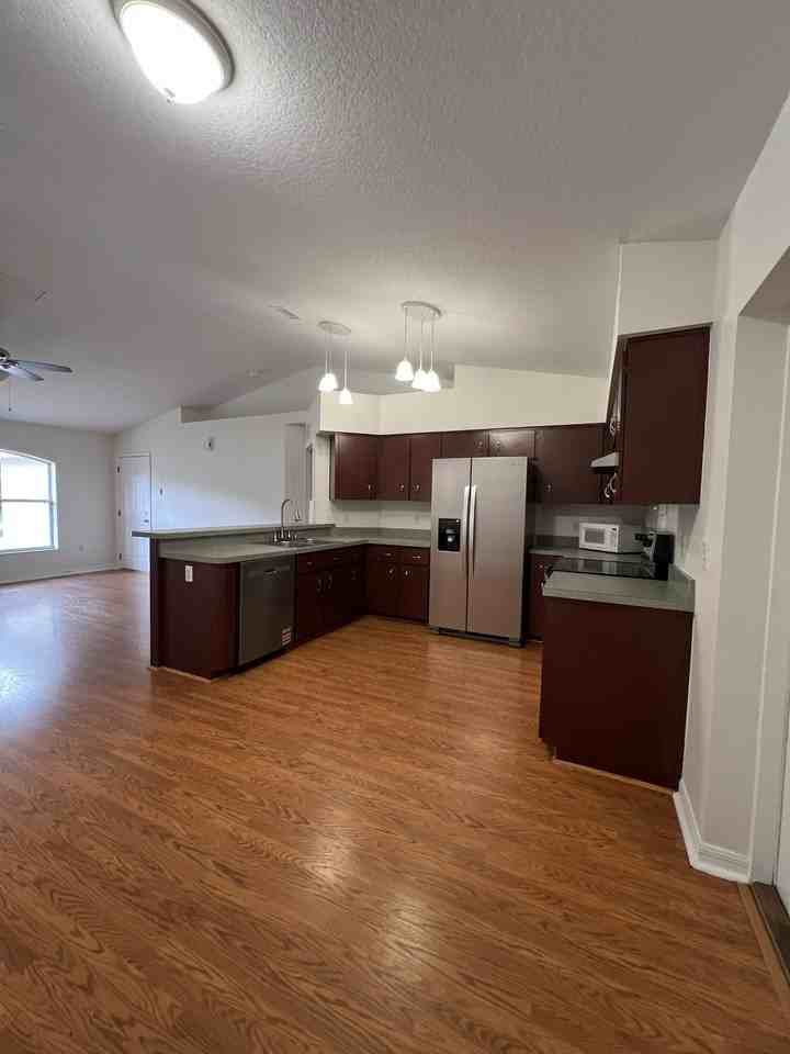 212 E Vermont Ave - Photo 5 of 21