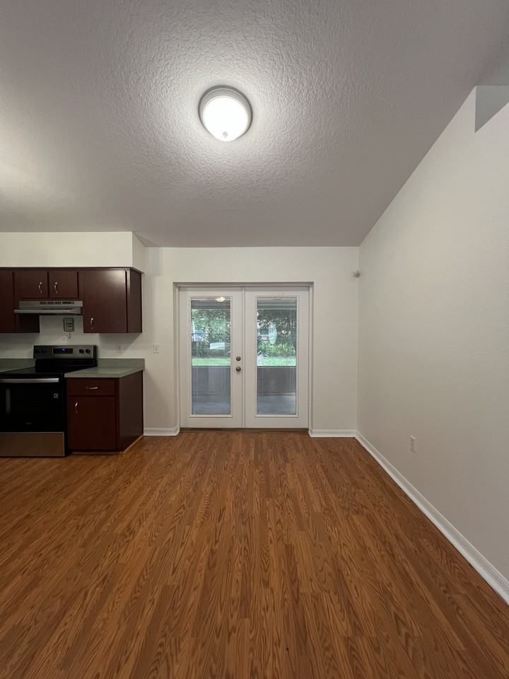 212 E Vermont Ave - Photo 7 of 21