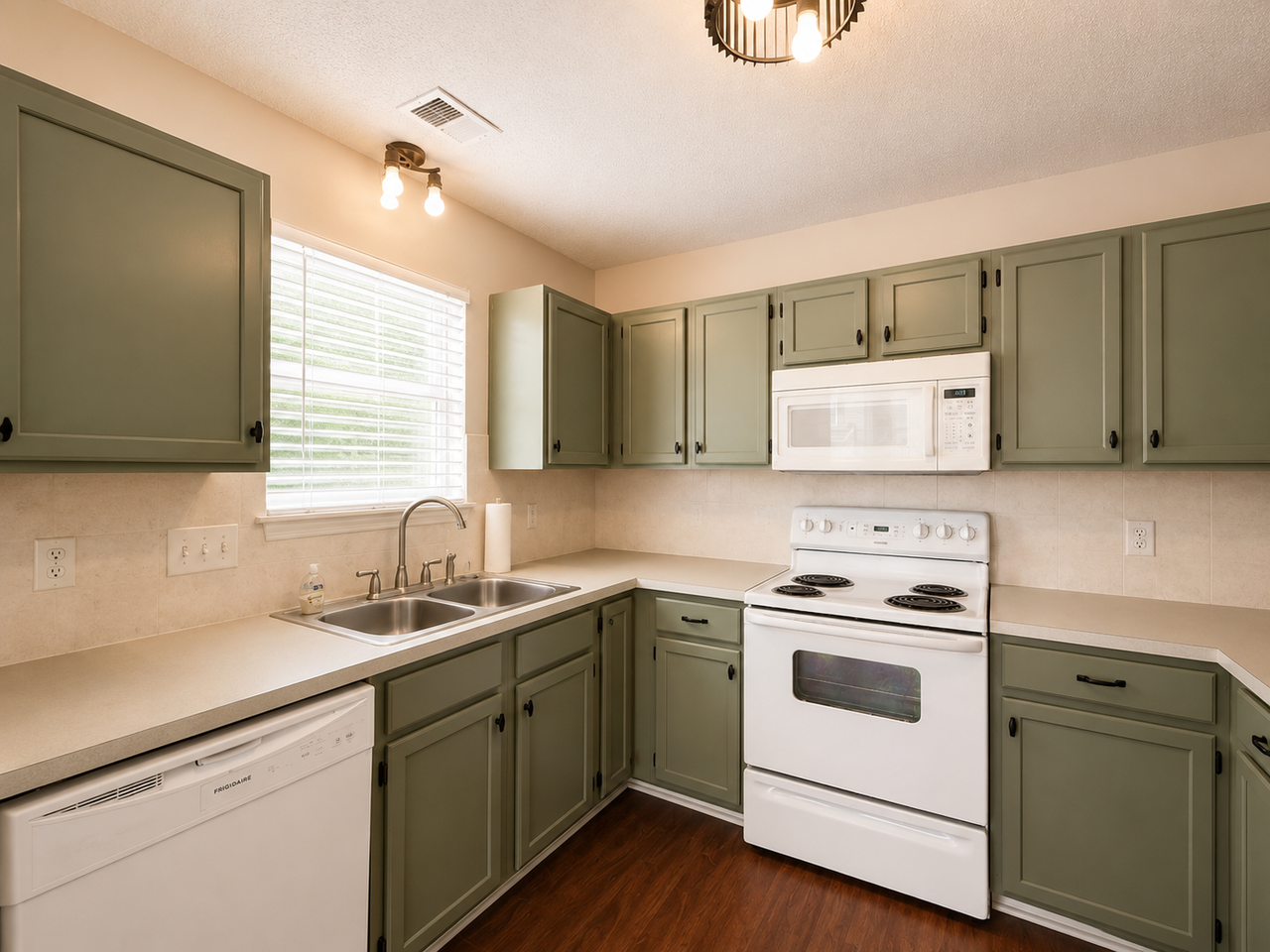 13505 Bolingbrook Ln - Photo 5 of 21