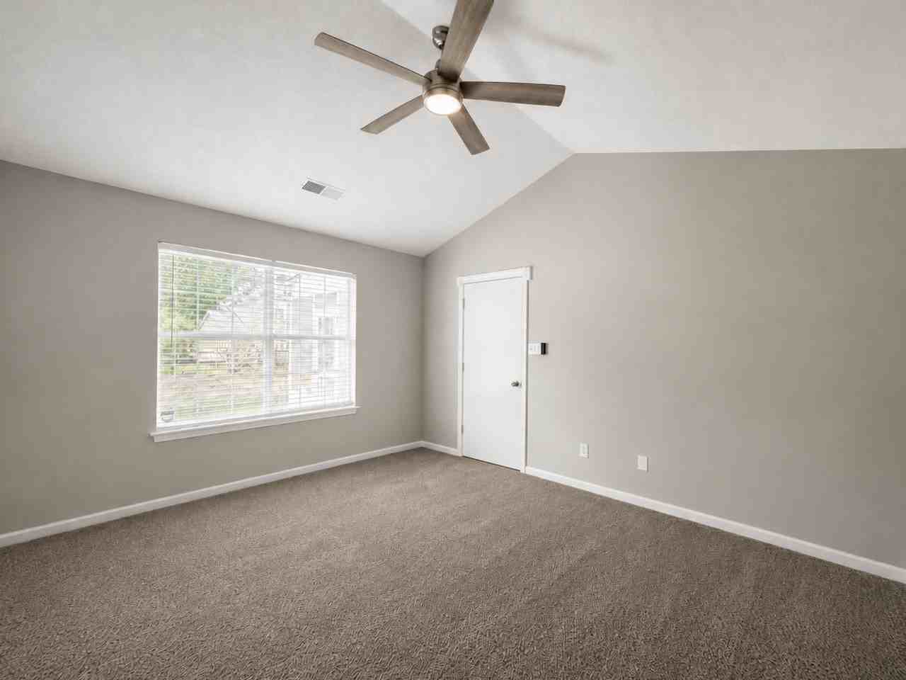13505 Bolingbrook Ln - Photo 7 of 21