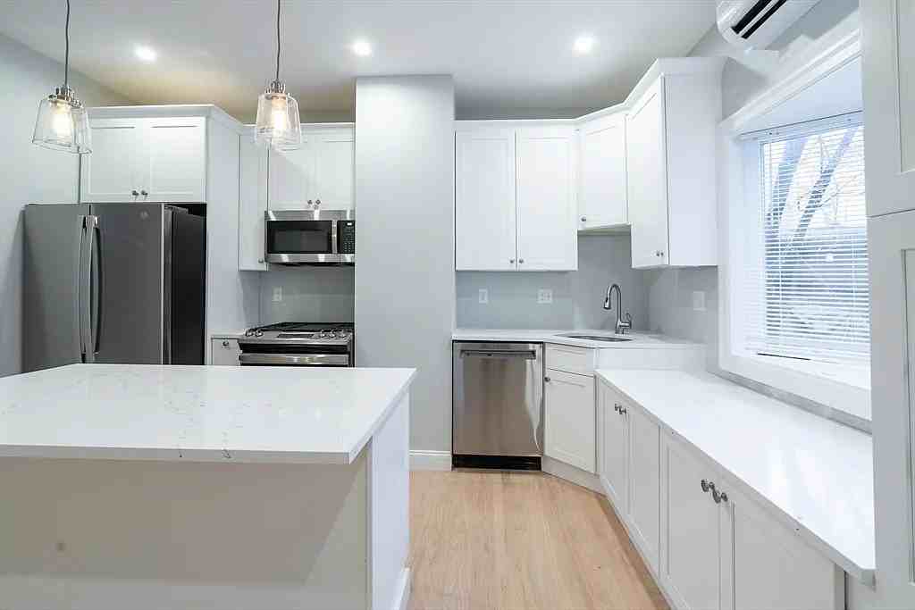 60 6th St - Photo 2 of 9