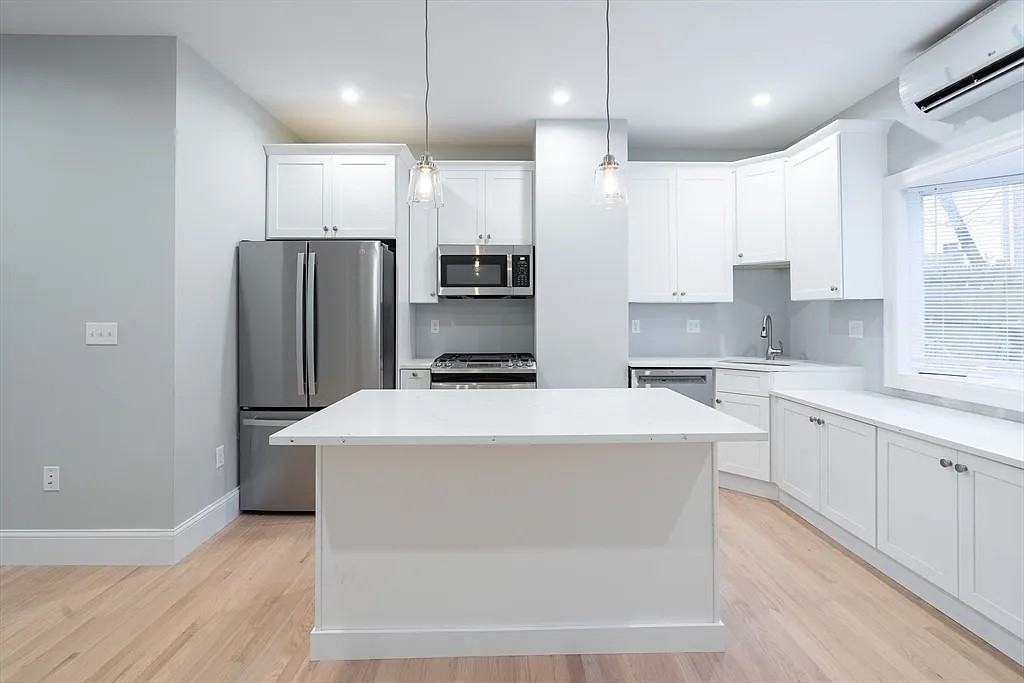 60 6th St - Photo 3 of 9