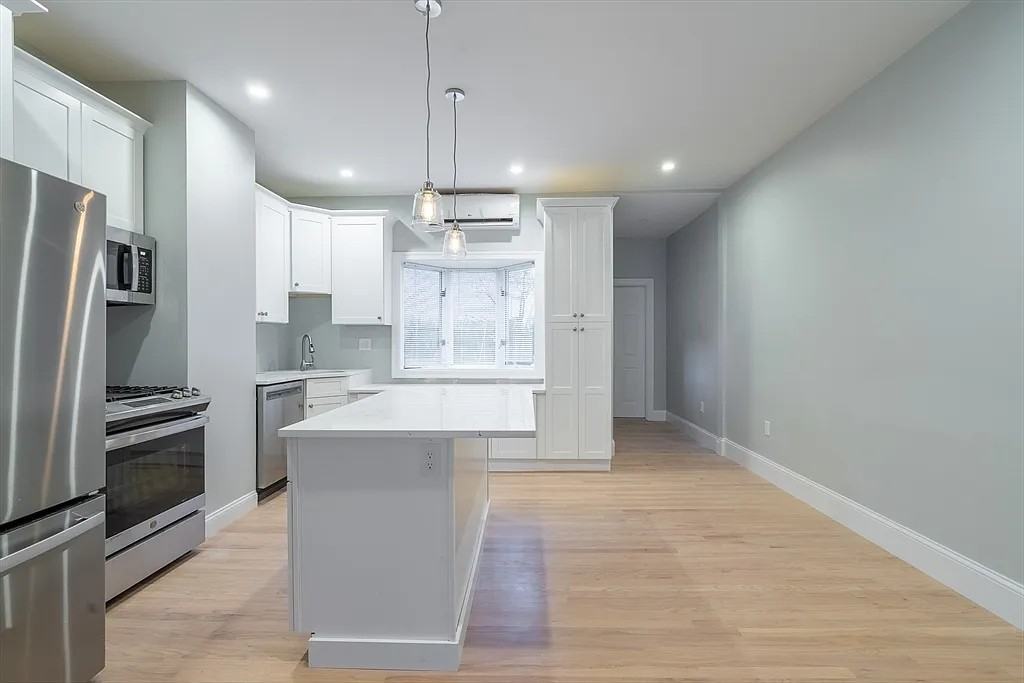 60 6th St - Photo 5 of 9