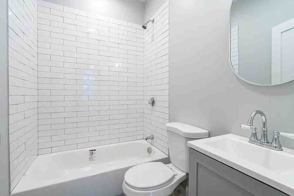 60 6th St - Photo 7 of 9