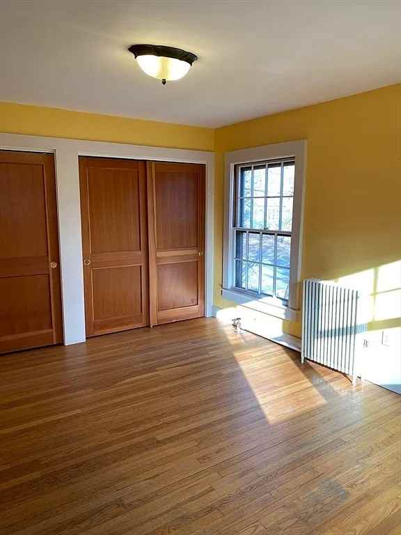 463 Bay Rd - Photo 3 of 15