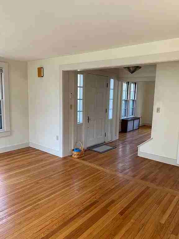 463 Bay Rd - Photo 6 of 15