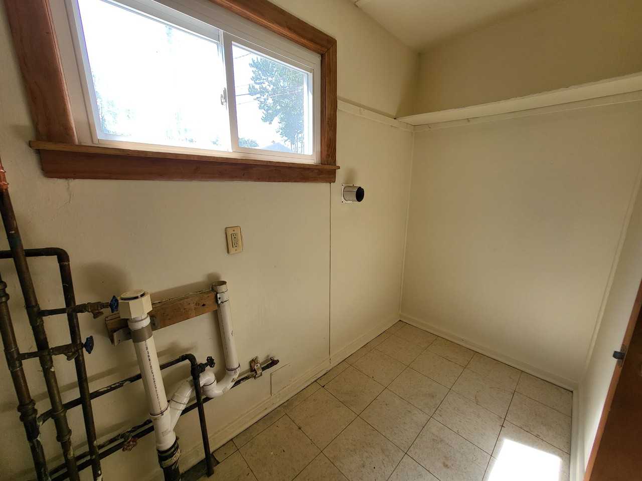 2040 Dryden St - Photo 5 of 10