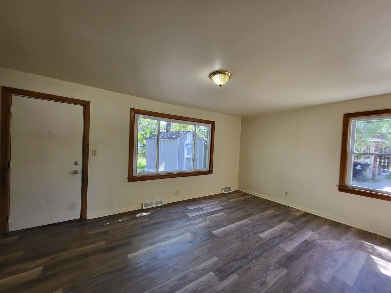 2040 Dryden St - Photo 6 of 10