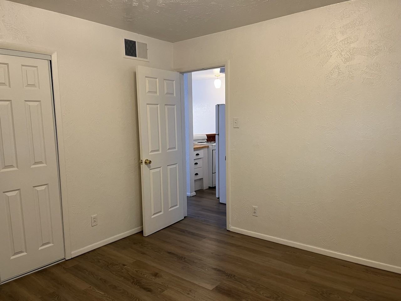 8600 Zuni Rd Se - Photo 6 of 30