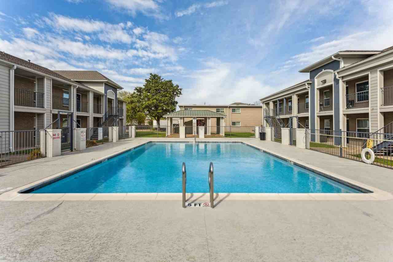 The Life at Park View - Photo 4 of 50