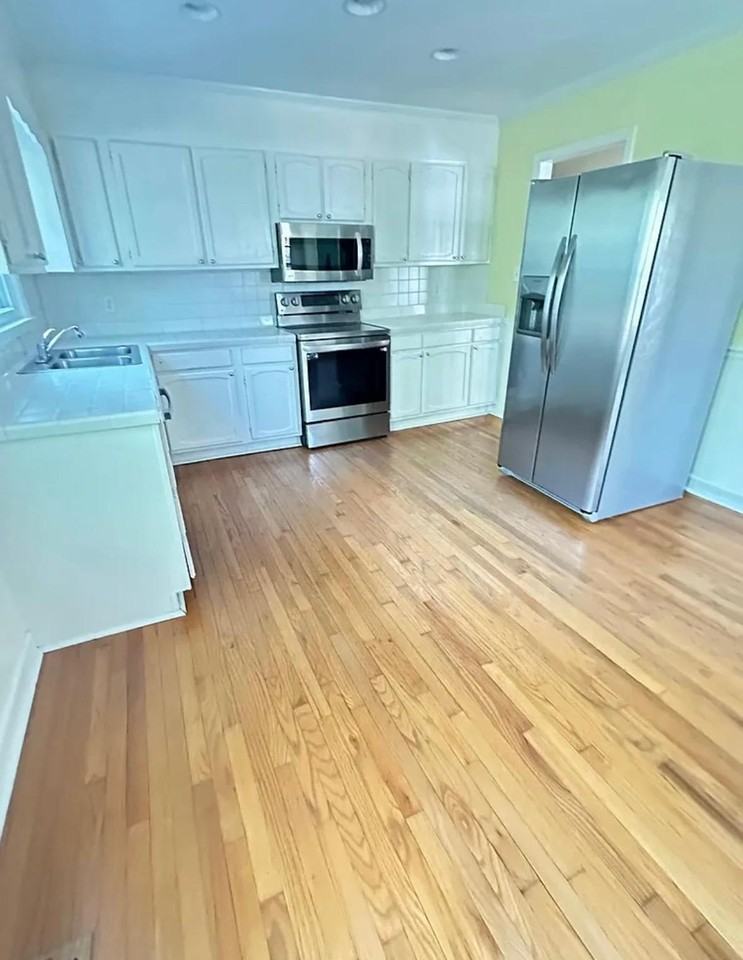 3808 Selwyn Ave - Photo 2 of 9