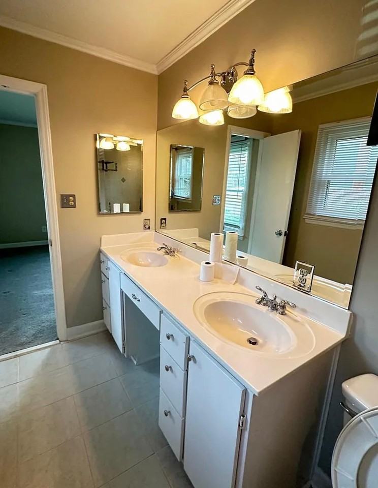 3808 Selwyn Ave - Photo 4 of 9