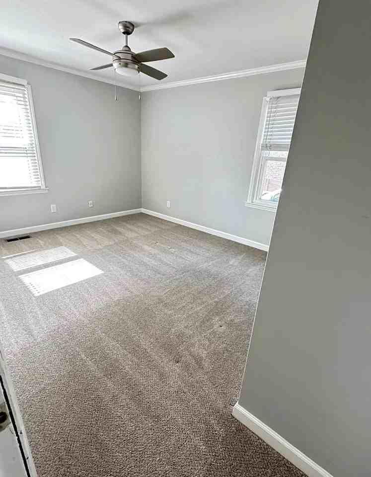 3808 Selwyn Ave - Photo 6 of 9