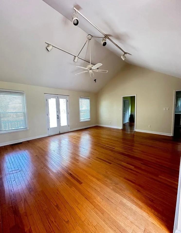3808 Selwyn Ave - Photo 7 of 9