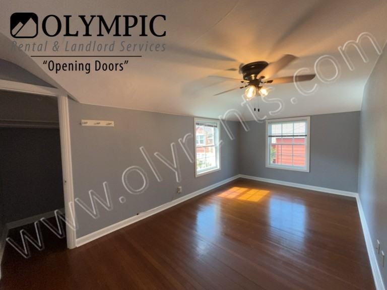 1009 Columbia St Sw - Photo 4 of 12
