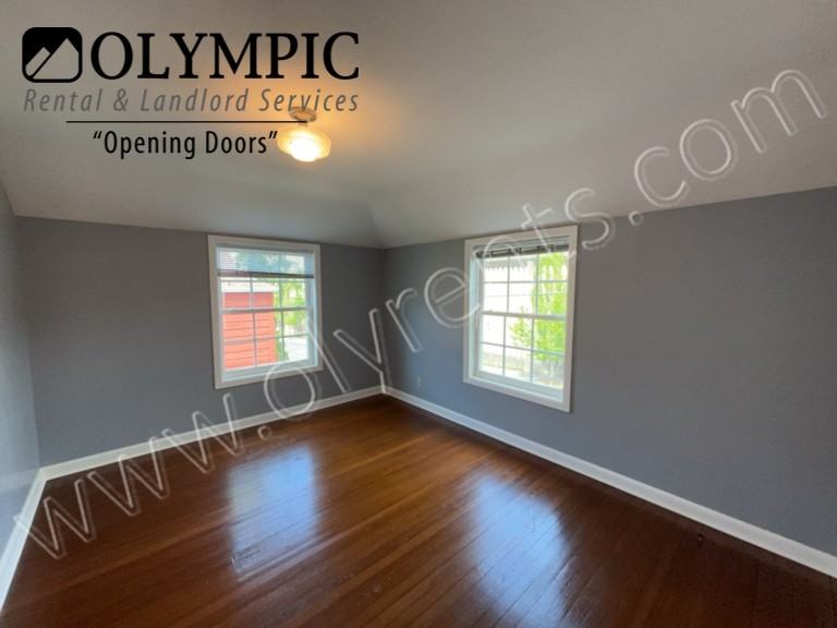 1009 Columbia St Sw - Photo 6 of 12