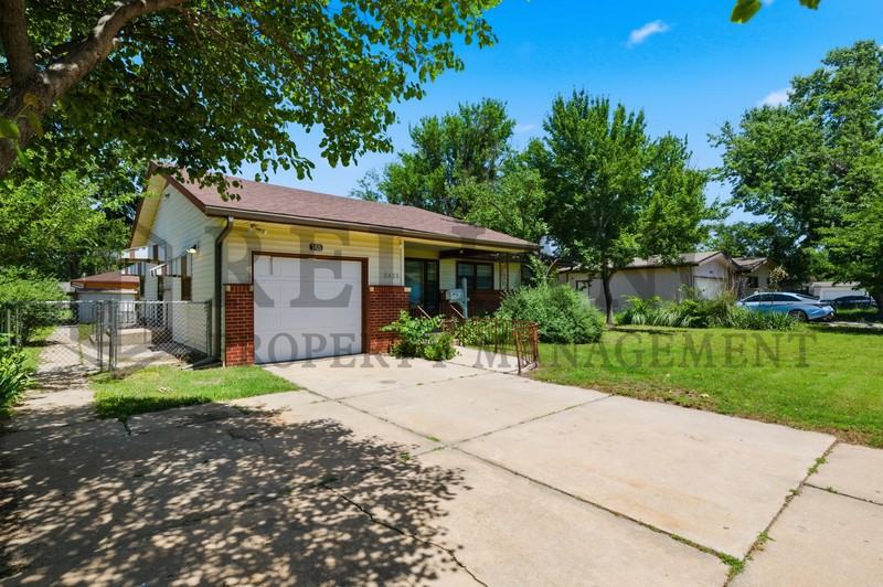 2425 N Marigold Ln - Photo 2 of 41