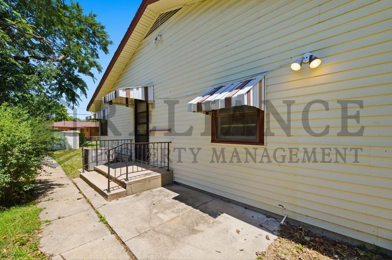 2425 N Marigold Ln - Photo 5 of 41
