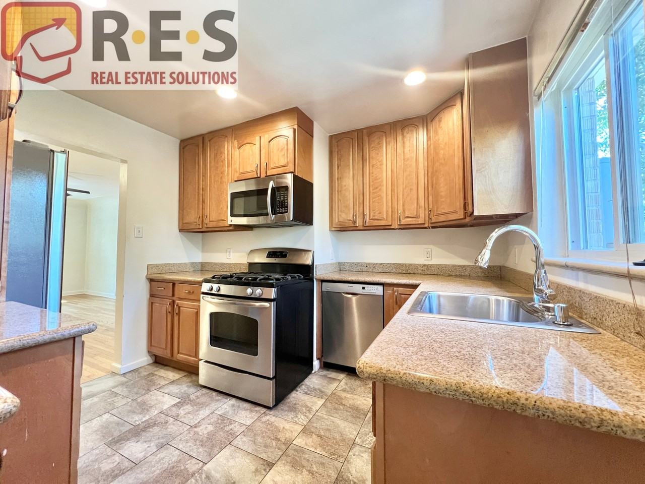 1059 Fillmore St - Photo 3 of 18