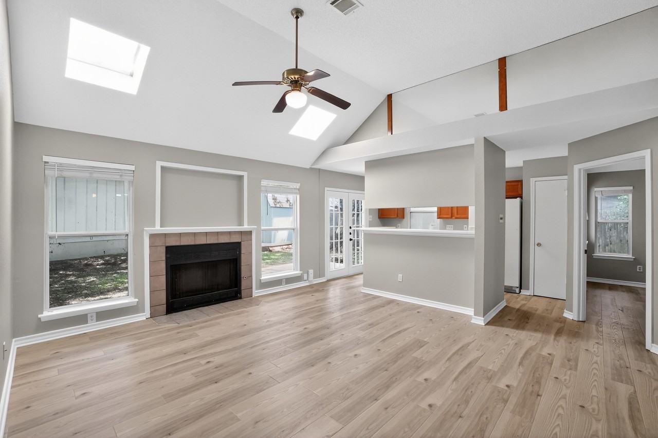 14207 Anita Marie Ln - Photo 4 of 16