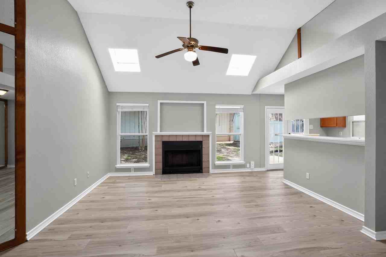 14207 Anita Marie Ln - Photo 5 of 16