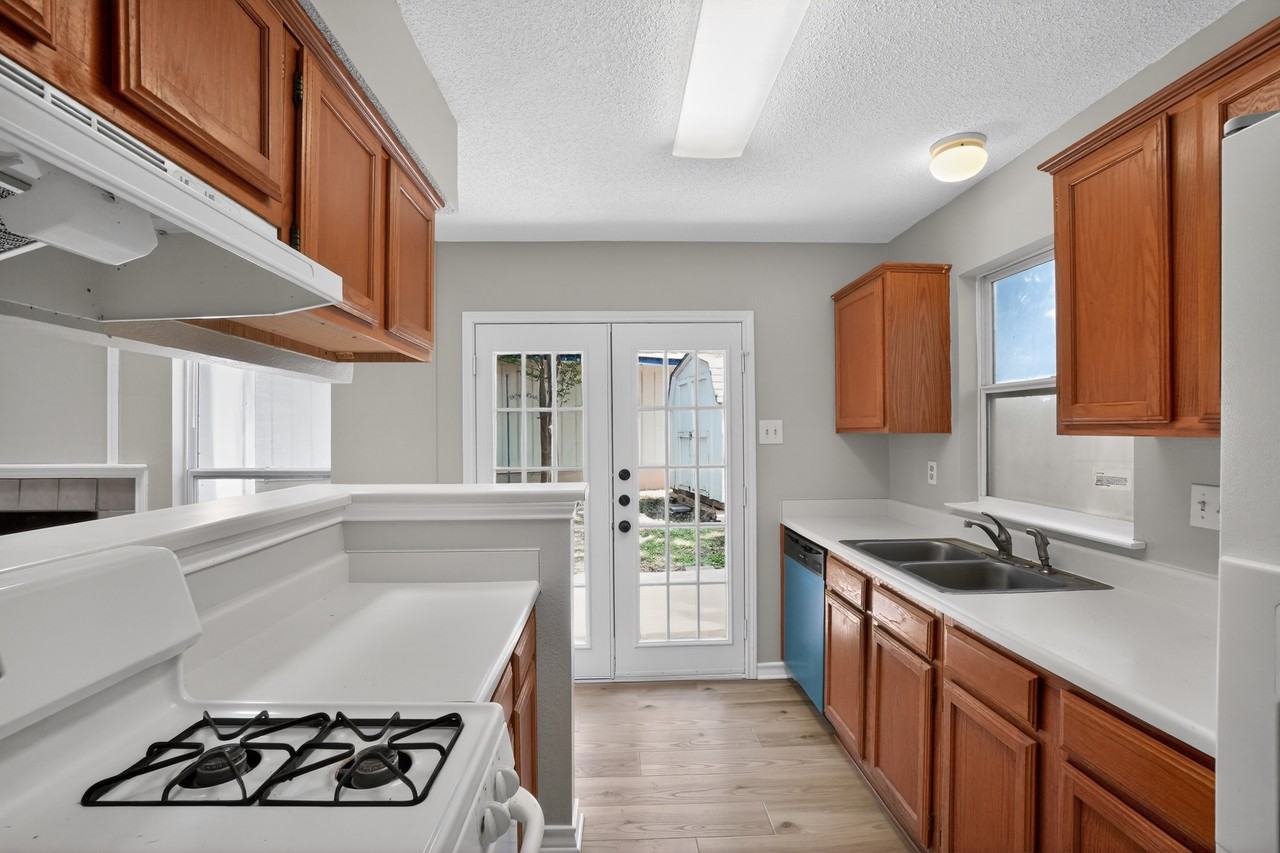 14207 Anita Marie Ln - Photo 6 of 16