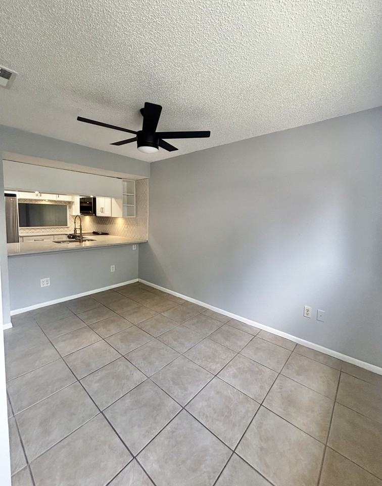 1957 Whitney Way - Photo 4 of 34