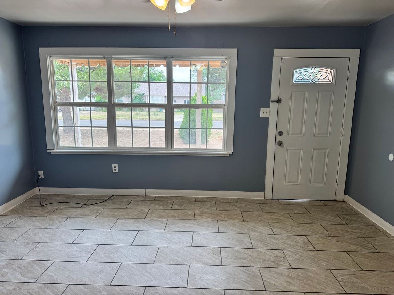 2514 42nd St - Photo 2 of 10