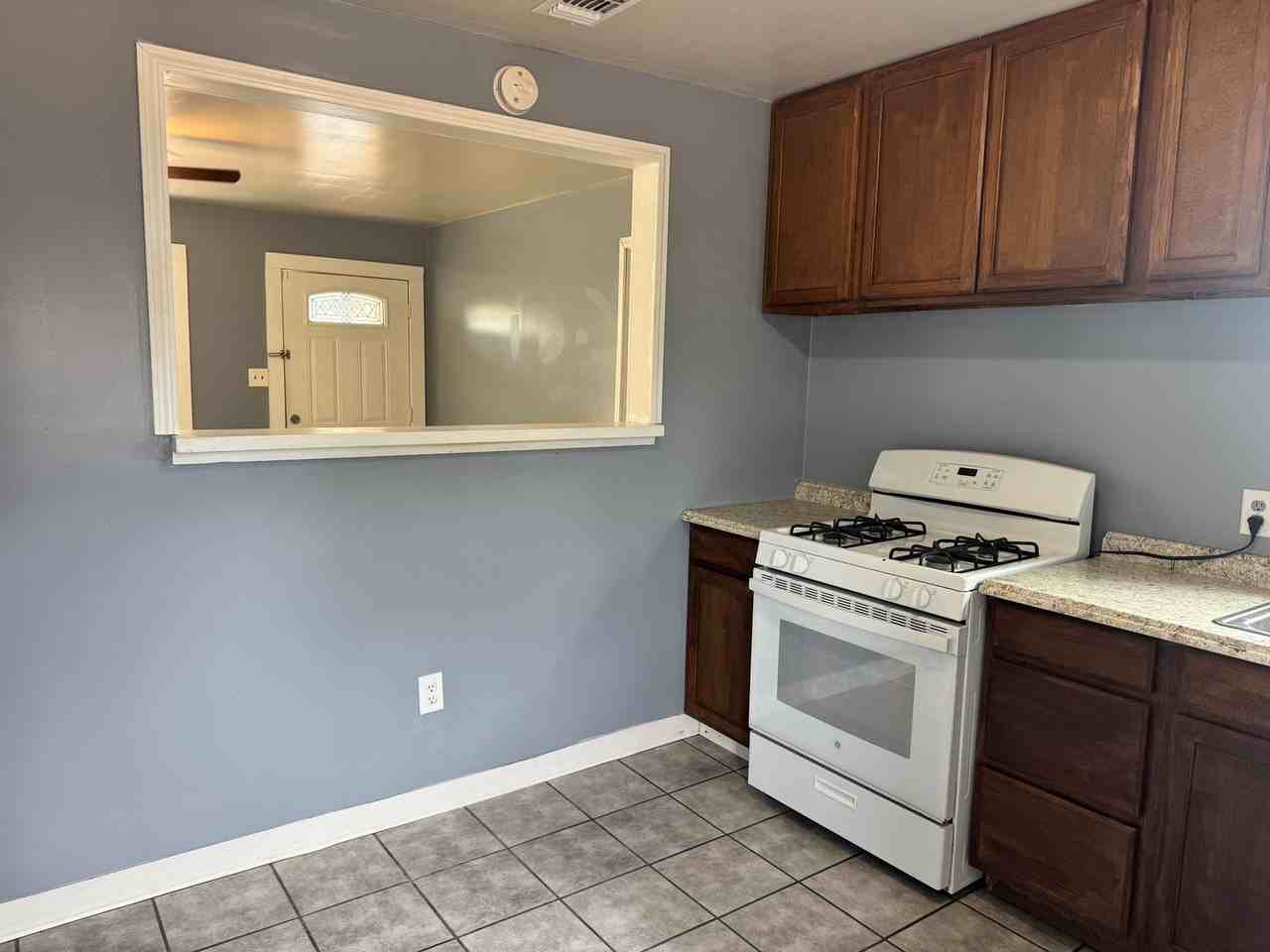 2514 42nd St - Photo 4 of 10