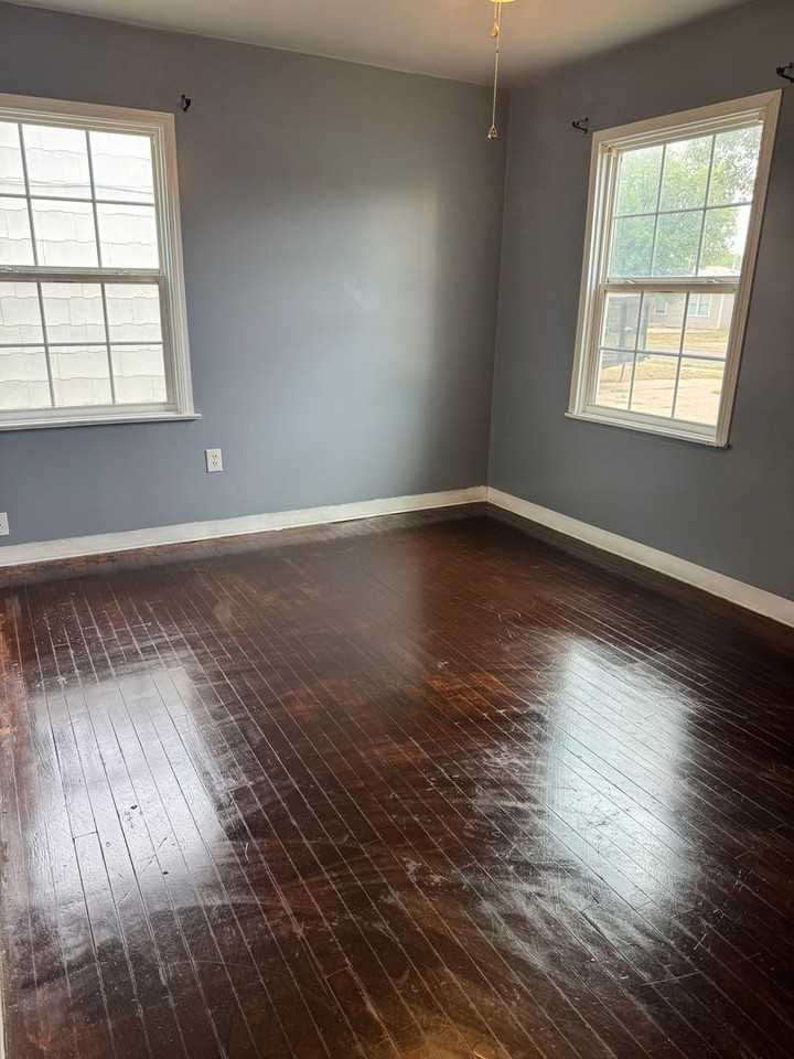 2514 42nd St - Photo 6 of 10