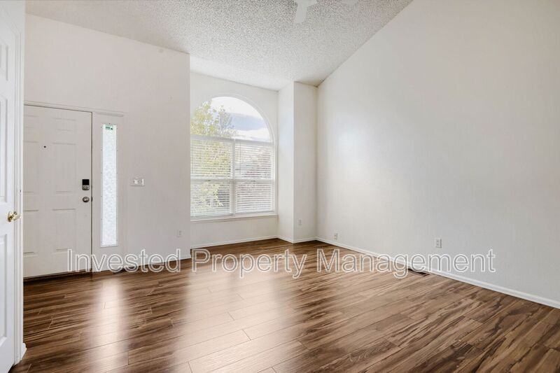 19107 E Bellewood Dr - Photo 2 of 21