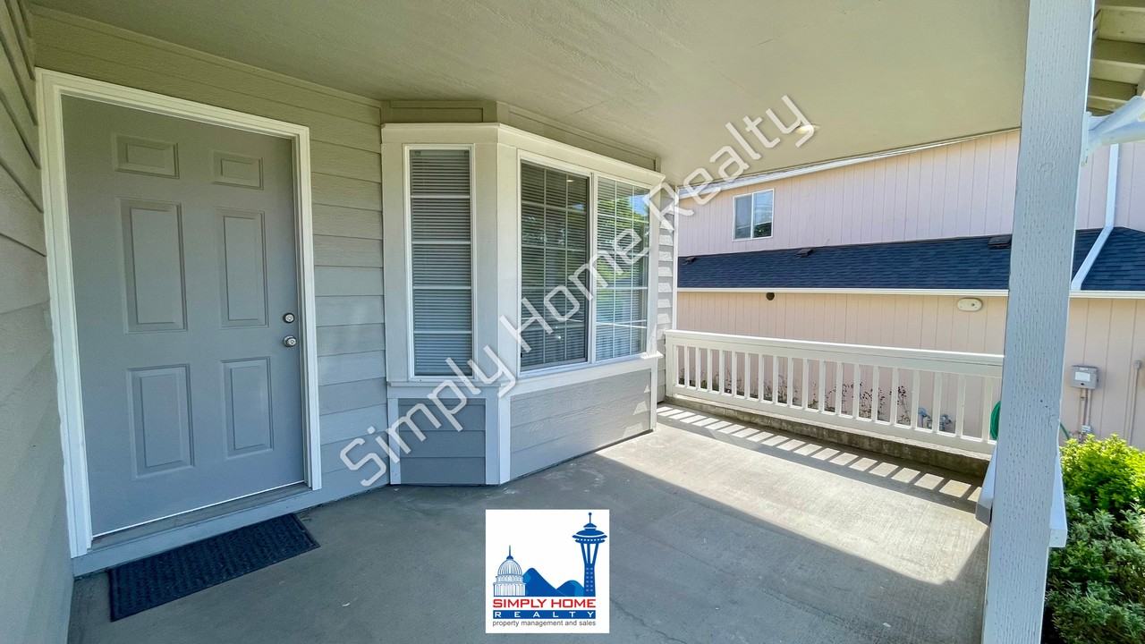 1446 Laredo Dr Se - Photo 2 of 27