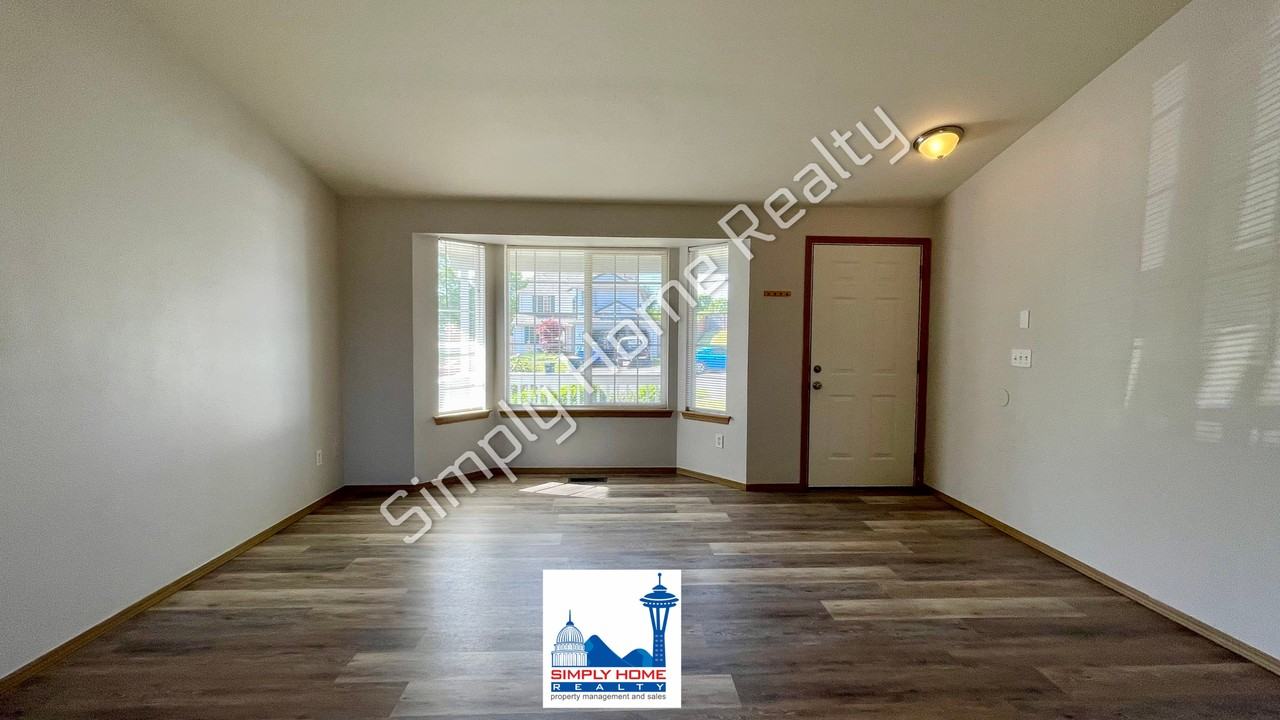 1446 Laredo Dr Se - Photo 4 of 27