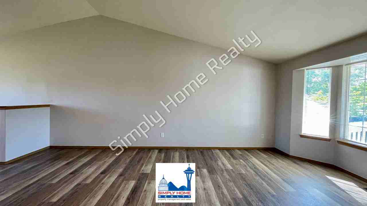 1446 Laredo Dr Se - Photo 5 of 27